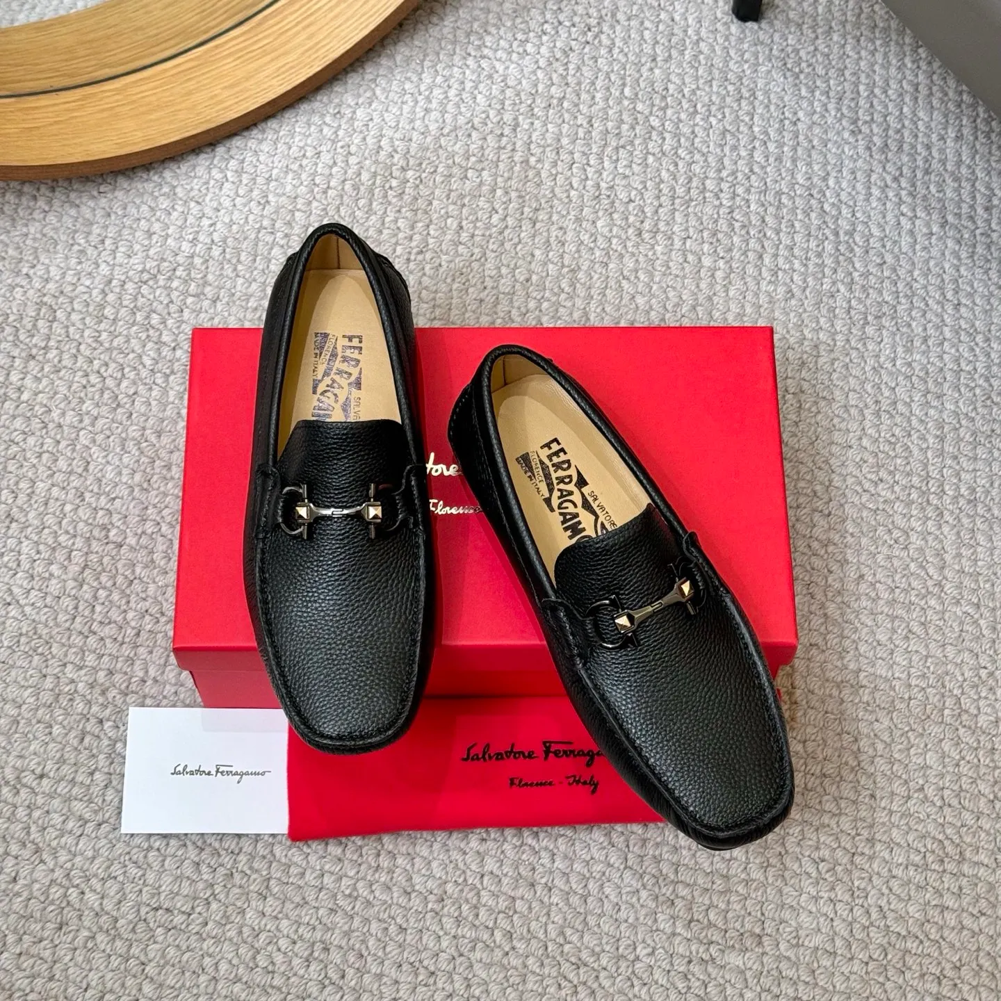 Men's men's shoes 💰420 (Yangli) Ferragamo 〰Ferragamo 2⃣️0⃣️2⃣️5️⃣ New series 👊🏻 Upper 🇮🇹 Italian imported calfskin, original outsole molding. Water-dyed sheepskin lining. The identity of every successful man is set off, and the upper and lower shoes are elegant and stable🚶🏻🚶🏻The high-end custom counter original replica is an eternal classic🔍️Number of codes: 38-46 with counter packaging